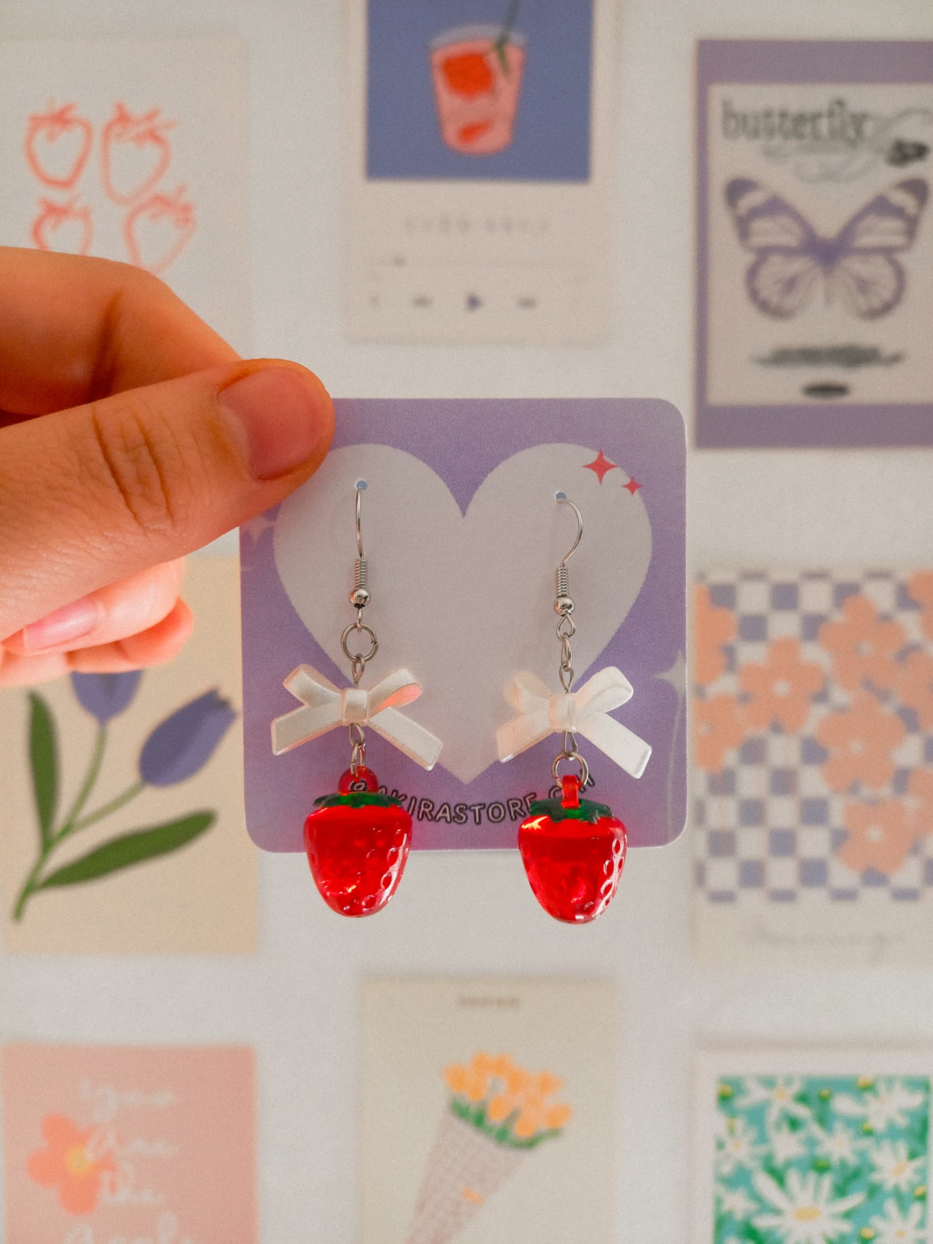 aros lazo blanco frutillas rojas