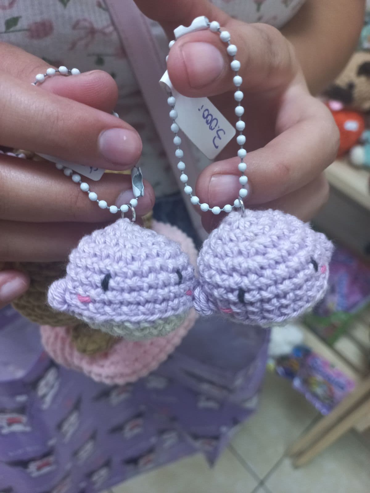 Llavero ballena morada