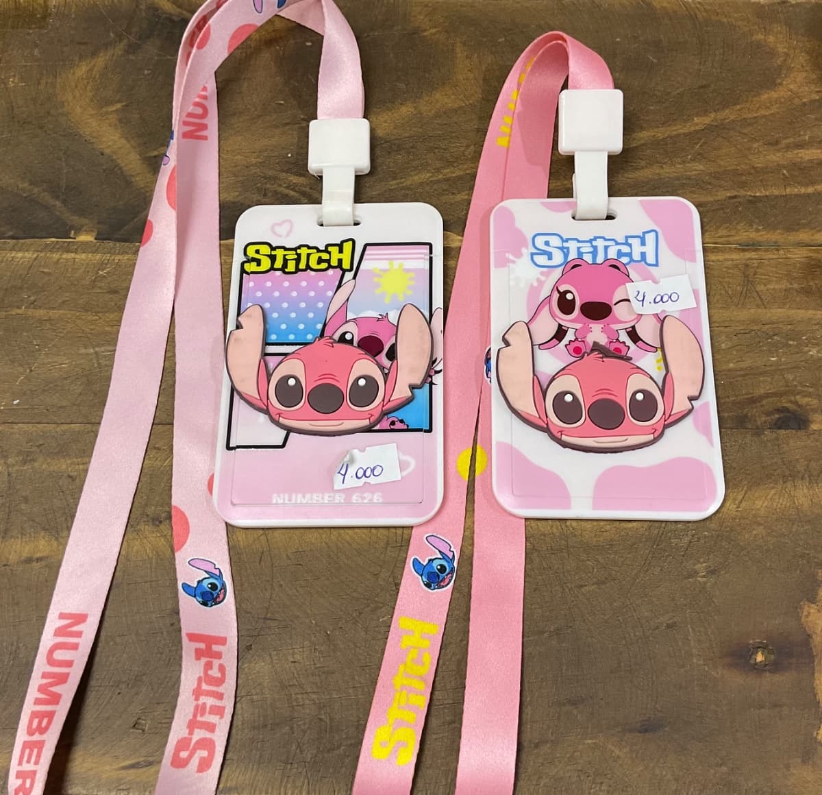 Portacredencial Stitch Rosa