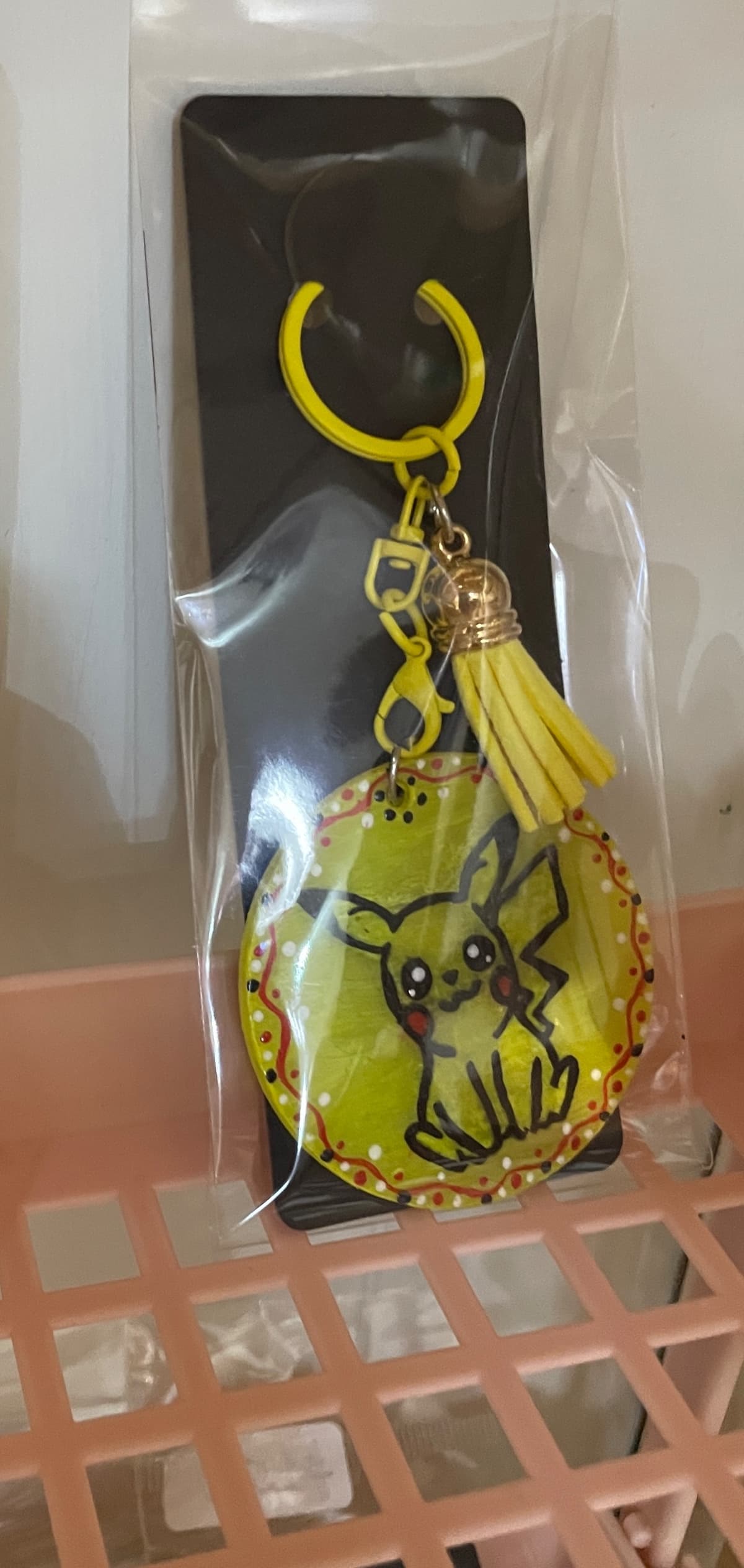 Llavero acrílico amarillo de Pikachu (Pókemon)