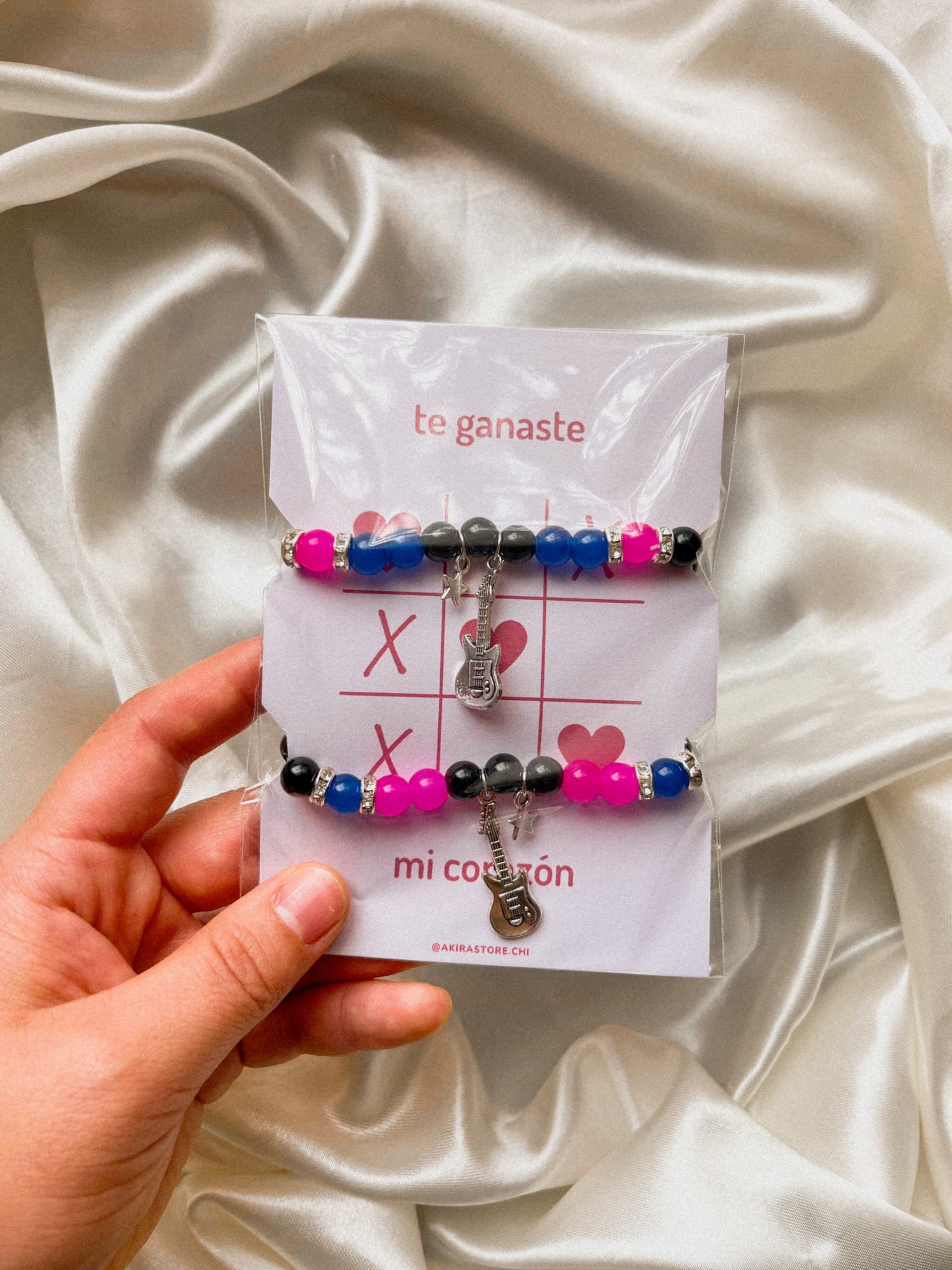 par de pulseras tv girl