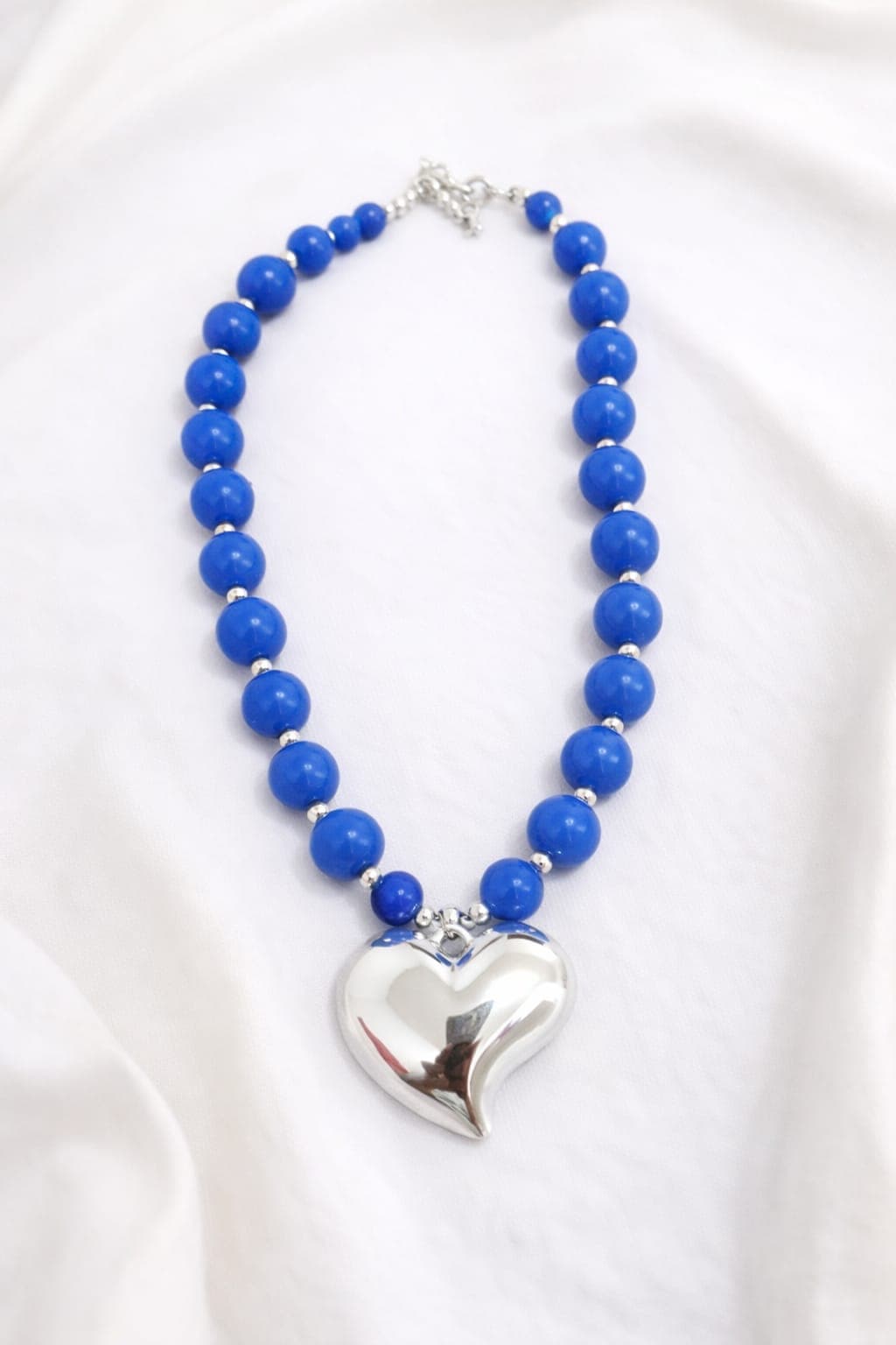 COLLAR AZUL MODELO CHICLE 