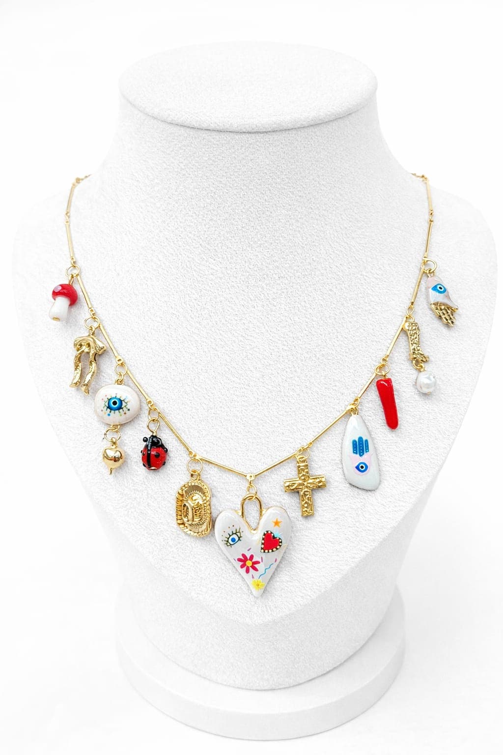 Collar Amuletos Dorados