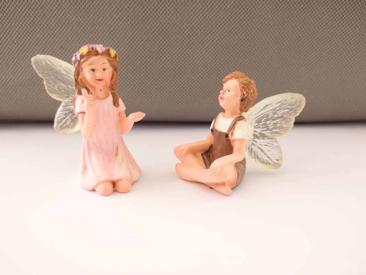 Figuras pareja  alas neón