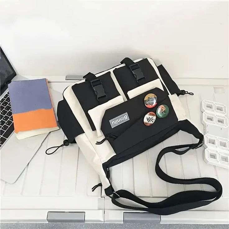 Bolso blanco y negro