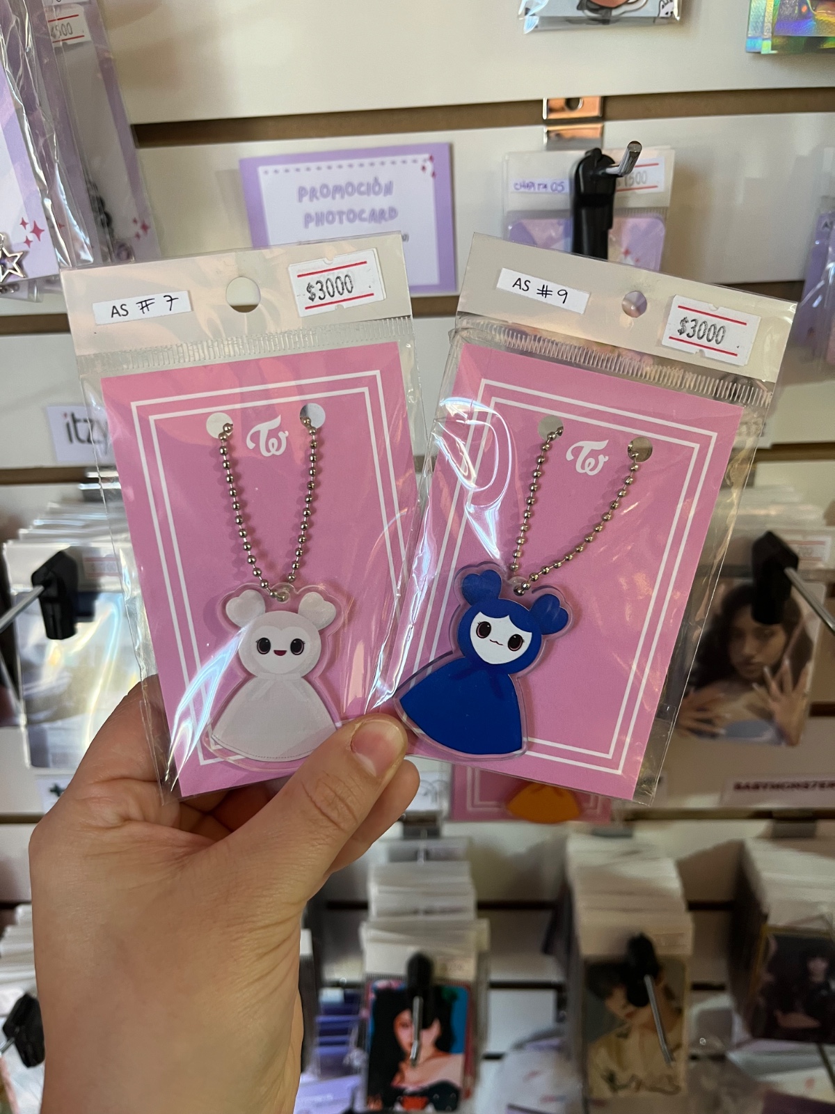 llaveros acrilicos twice fantasmita 2