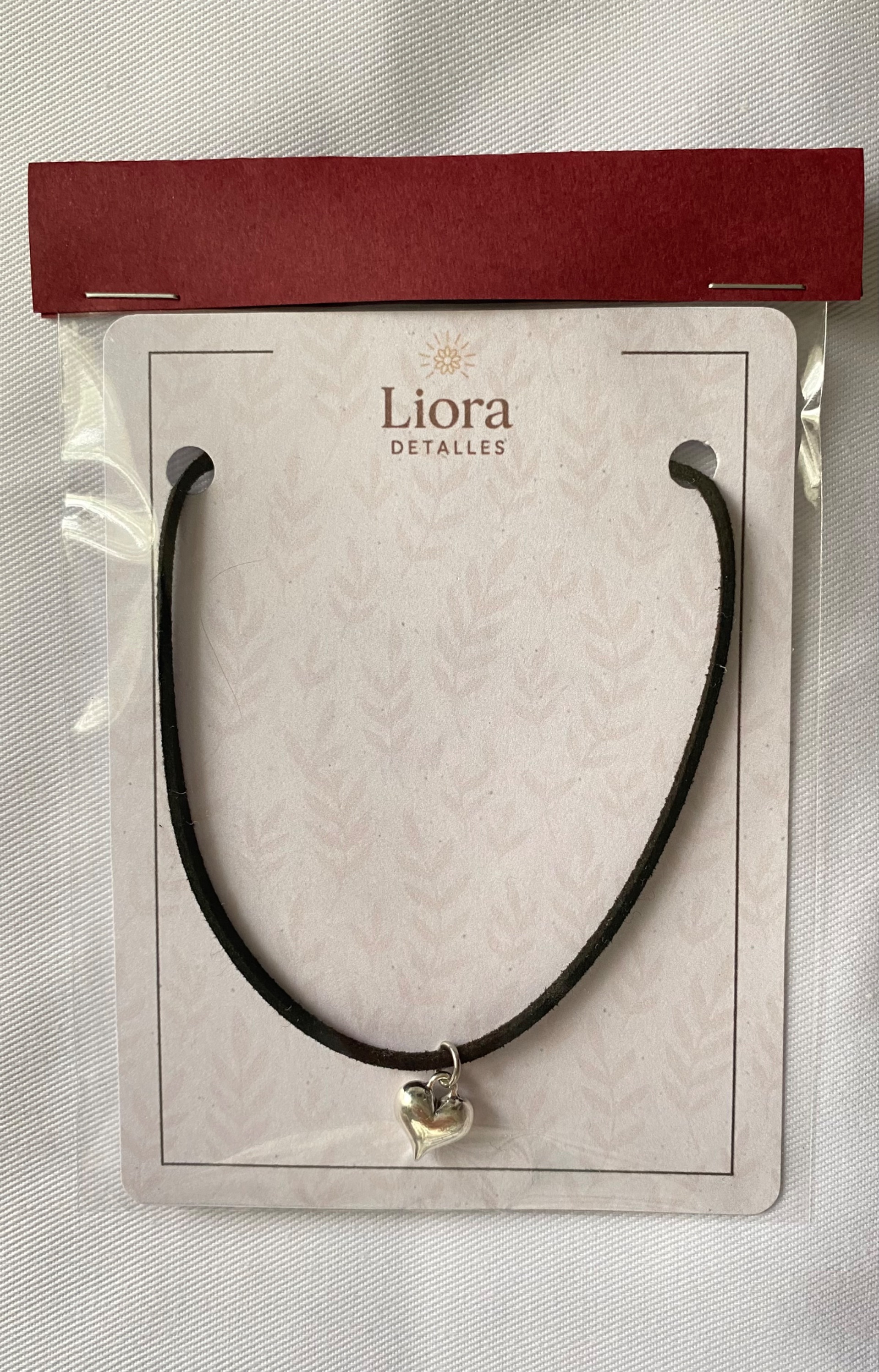 Collar gamuza y dije corazón