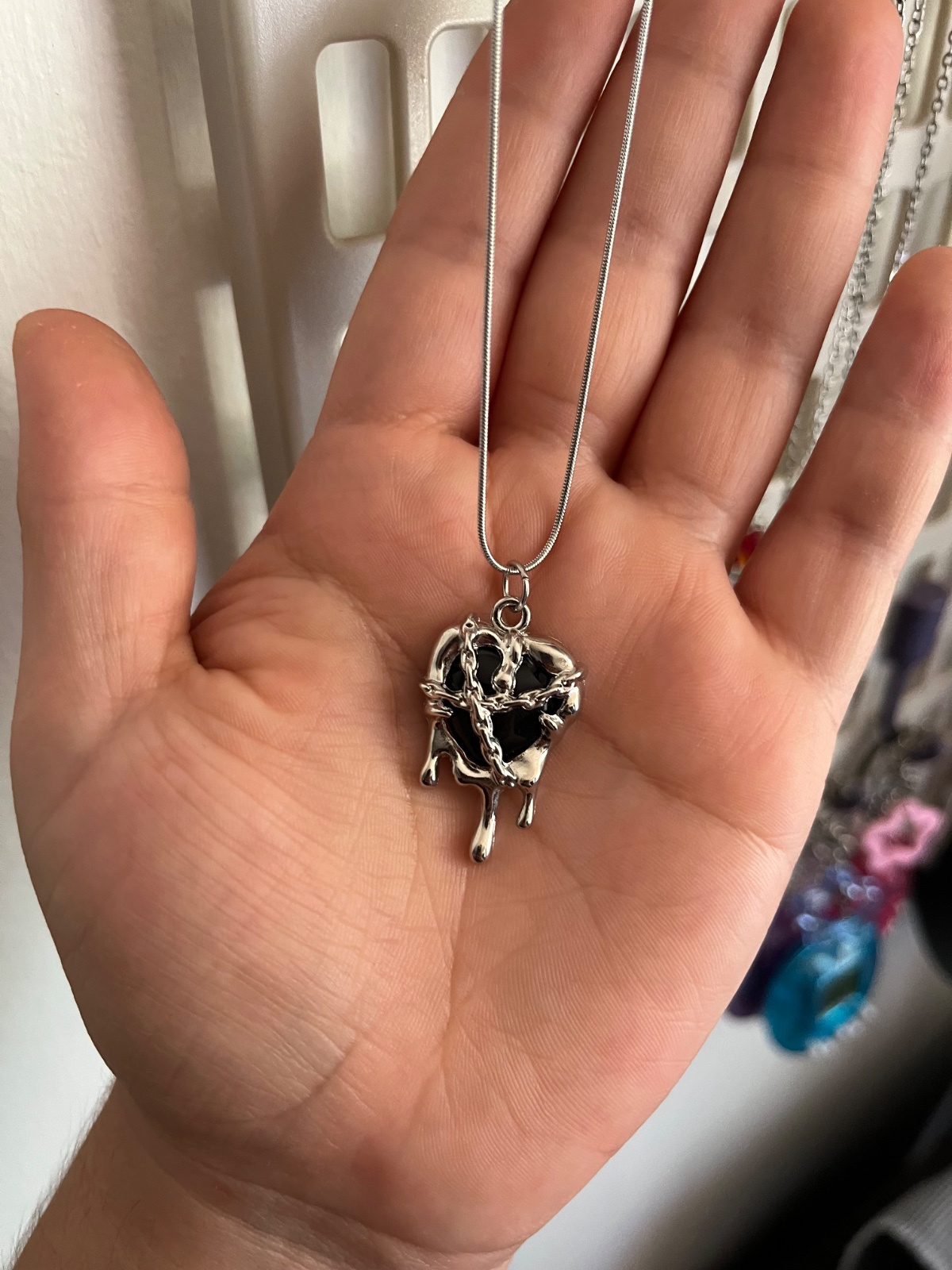 collar corazon negro cadena lisa 1