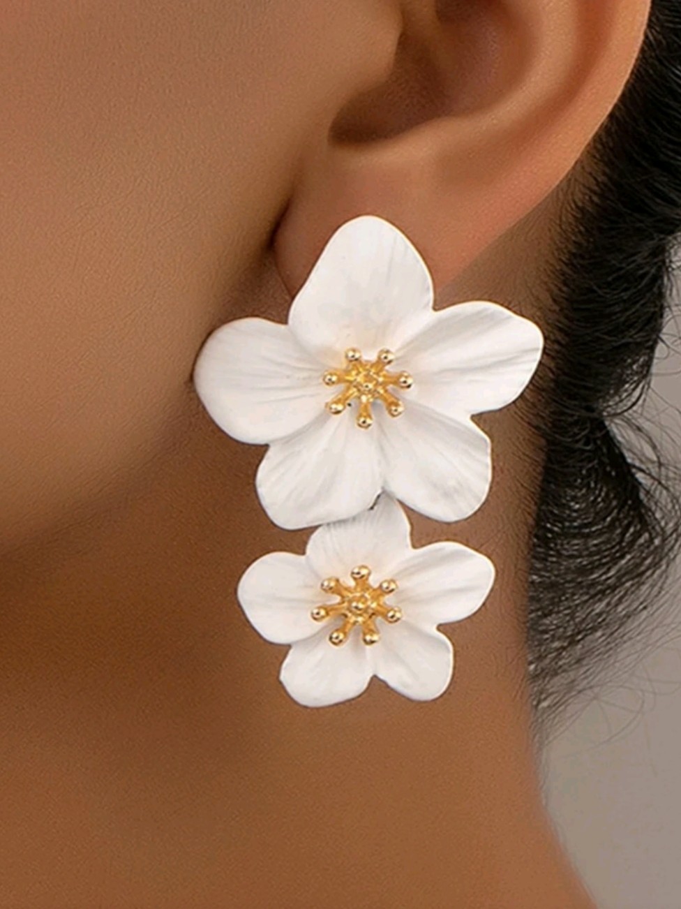 Aretes "Pureza Floral" – El Toque Perfecto de Luz 1